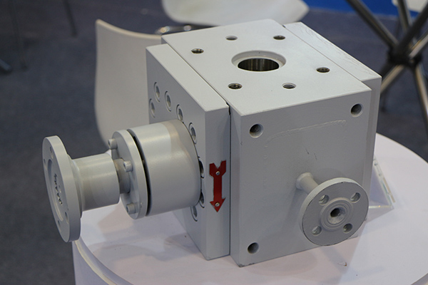 熔体泵由哪些结构组成？